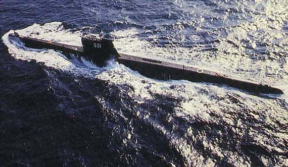 狐步级潜艇图片