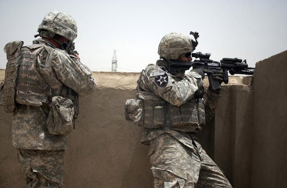 图文:驻伊美军分队同反美武装进行枪战