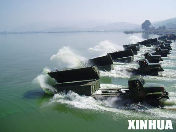 图文舟桥器材快速下水