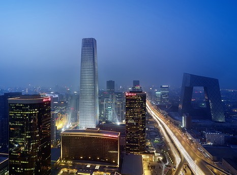 将地点定在目前北京的第一高楼国贸三期的79层
