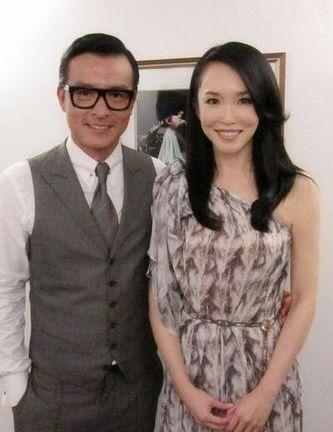 时尚八卦 > 正文  导语:近日,新加坡一姐范文芳与老公李铭顺携手亮相