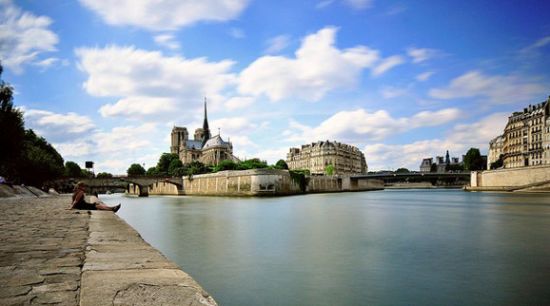 圣路易岛(&icirc;le saint-louis)为巴黎塞纳河上的小岛,位于巴黎