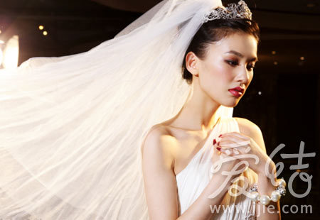 绝世名伶黄圣依浪漫婚纱写真2