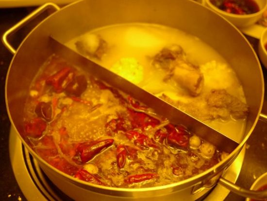 辉哥火锅作为旧时的十里洋场,东方巴黎,如今的金融中心,上海的宵夜