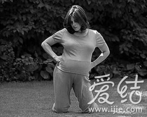 直立跪着(分娩练习)