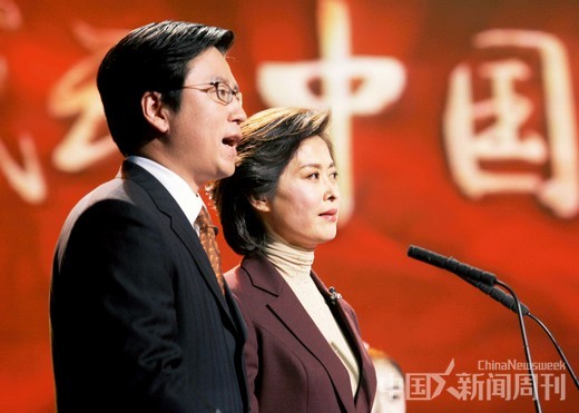 2006年1月15日,主持人敬一丹和白岩松在"感动中国·2005 年年度人物