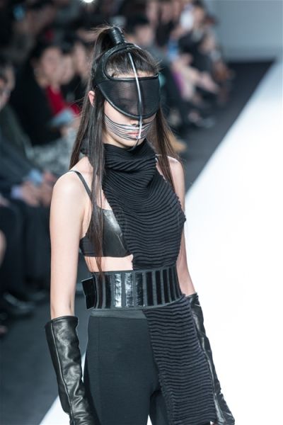 王海震高级成衣秀哥特武士发型