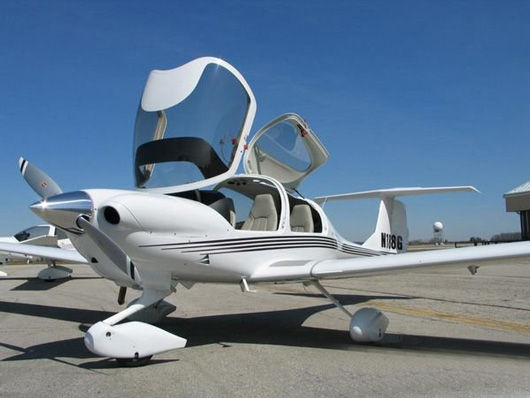 单发小型涡桨私人飞机