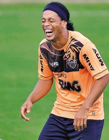 小罗龅牙成追忆体坛潮人整形变脸也疯狂