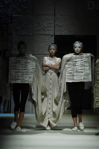 设计师丁勇发布会《记录》 时装盒子秀(4)