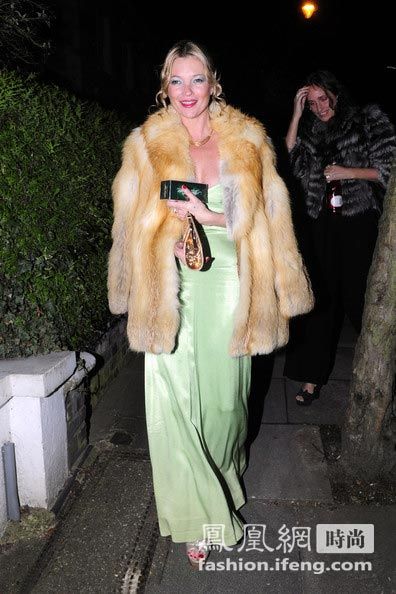 女王式长裙靠自己搭出来