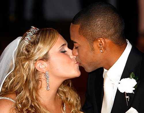 巴西前锋罗比尼奥大婚迎娶美娇娘(图)