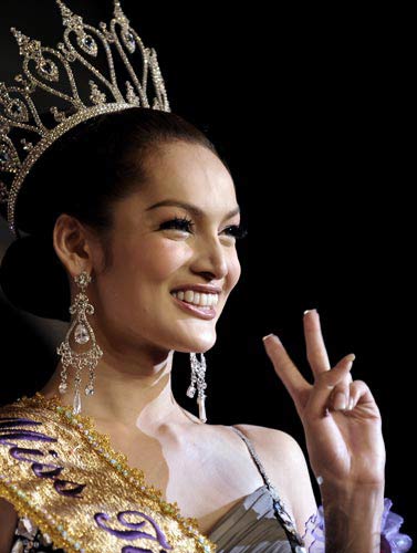 泰国人妖选美大赛20岁佳丽nattee艳冠群芳2