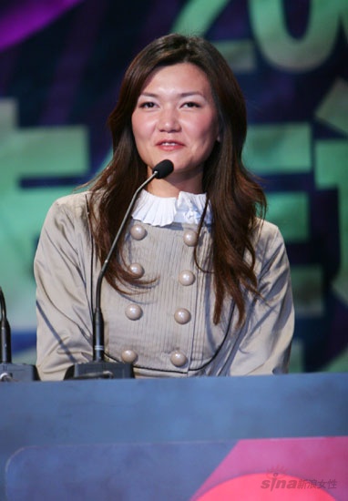 组图姜培琳宣布获奖信息