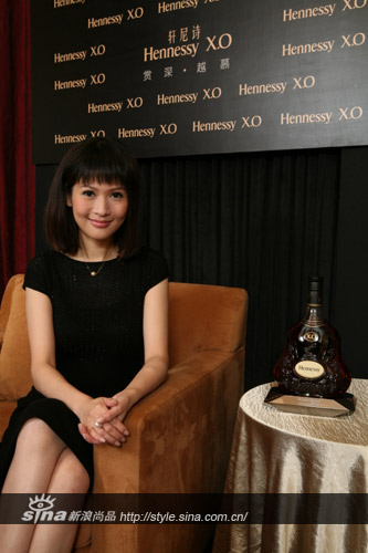 沈星在轩尼诗"赏深越慕-名人私房菜"活动上与大家欣然分享美食心得