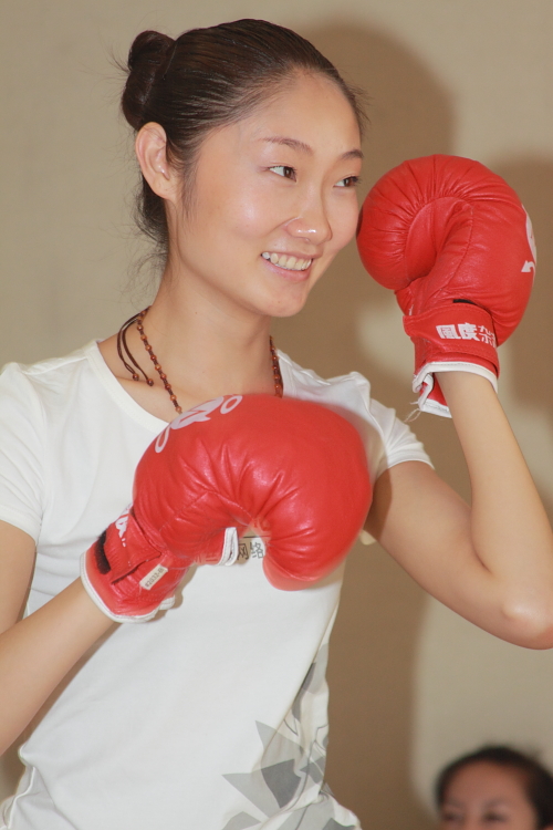力量主题之拳击花絮7_2009新丝路网络模特大赛_新浪女性_新浪网