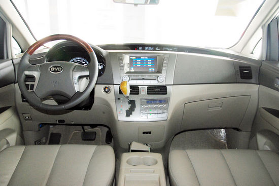 完整内饰 点击进入2011款比亚迪m6高清到店实拍(200张)