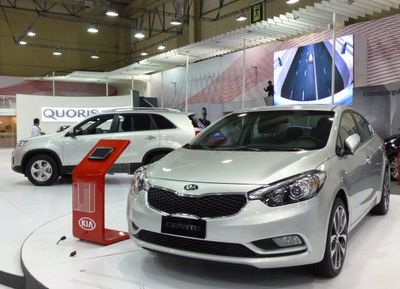 全新起亚赛拉图亮相智利圣地亚哥车展