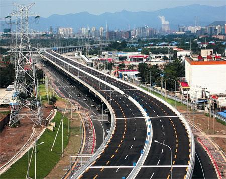北京阜石路西段通车 双向六车道为城市快速路