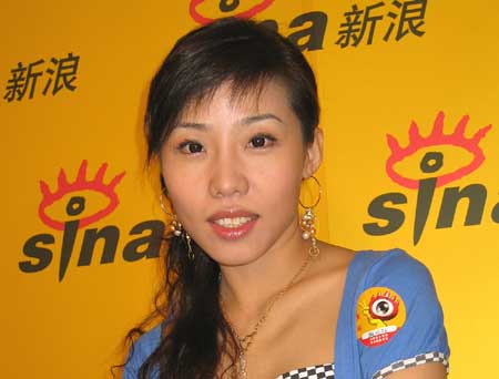 爱好者做客新浪汽车,其中就有号称十分钟跑完二环的"二环十三妹"姚瑶