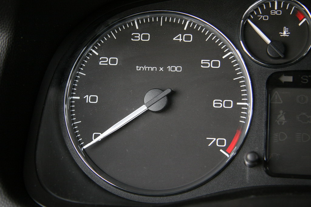 神龙汽车标致307仪表盘