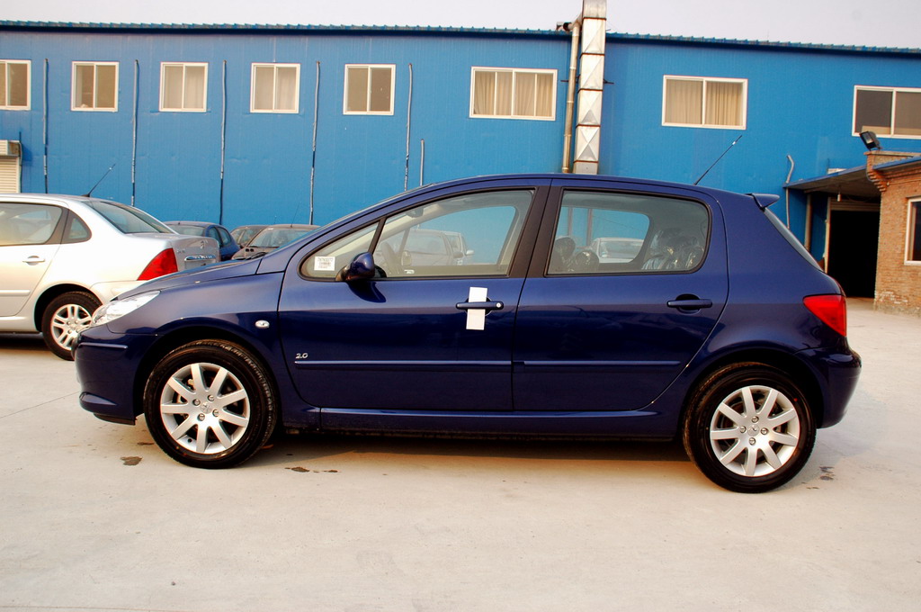 东风标致307两厢