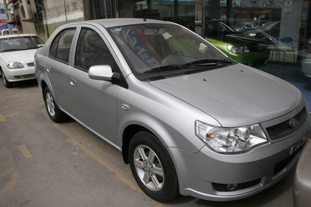 天津一汽威志三厢外观