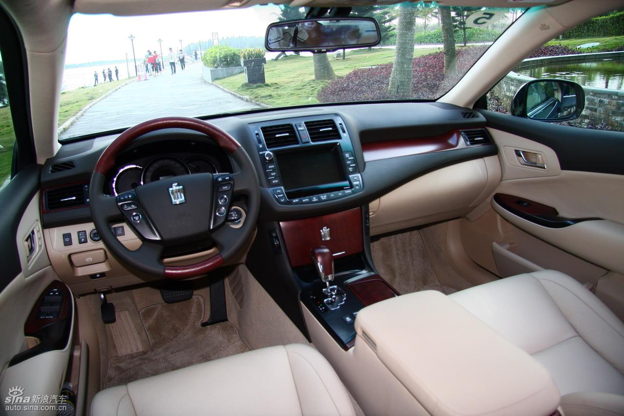 丰田新皇冠试驾实拍图内饰