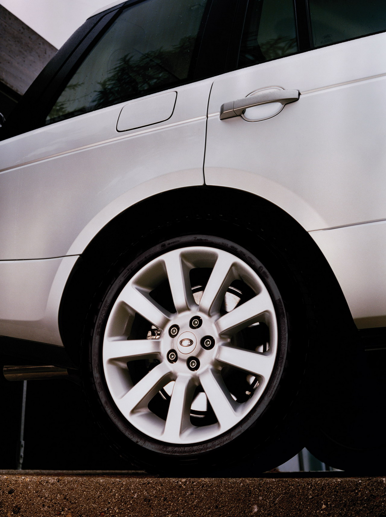 rangerover和land rover区别 路虎rangerover最便宜的车是多少