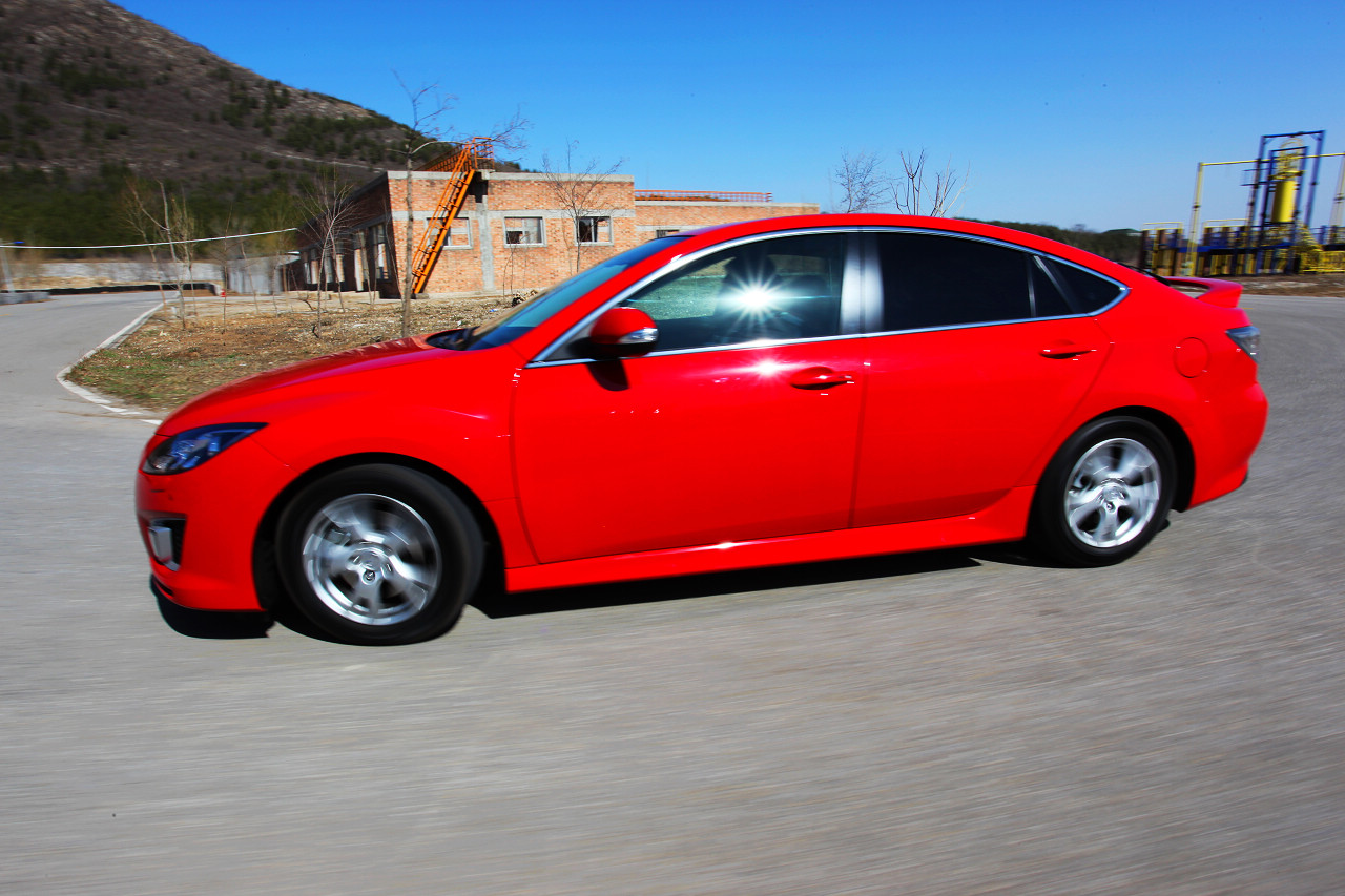 睿翼轿跑外观图片