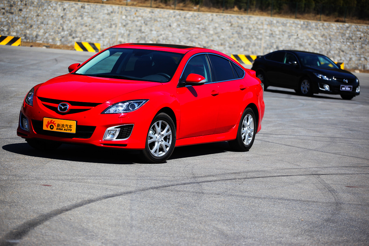 睿翼轿跑外观图片