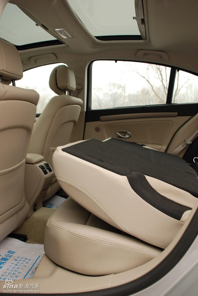 雷诺拉古娜内饰实拍图