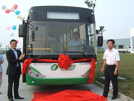 苏州金龙广东公交黄金线路上的流动风景