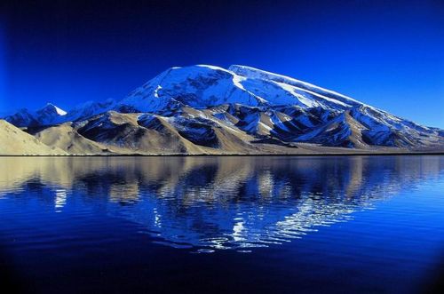 迷人的哈纳斯湖