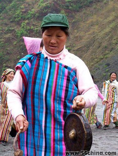 独龙族的卡雀哇节剽牛祭天庆新年