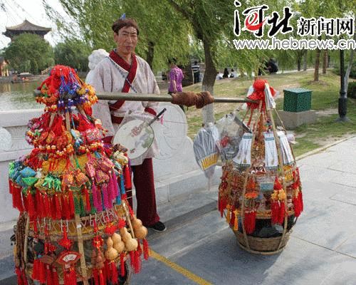 清明上河园看卖货郎 走进北宋历史画卷