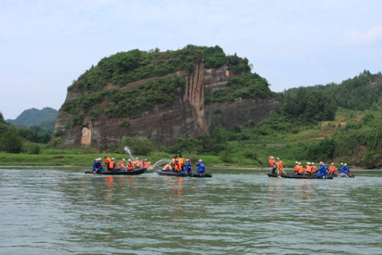 清江闯滩:有土家风情的神州第一漂