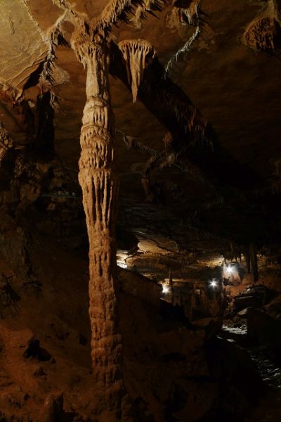 罗泉溶洞:别样险峻一起玩转地心历险记