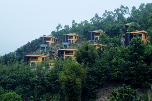 山腰上的温泉别墅畅享奢华益彰尊贵