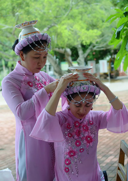 京族"跳天灯" 祈求海神保佑