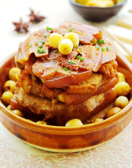 中国 广西 桂林 正文   荔浦芋扣肉   荔浦芋扣肉,桂林传统宴席名菜