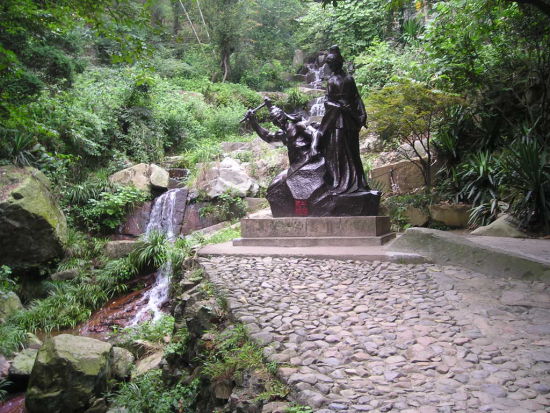 正文 旖旎風光 莫干山風光嫵媚,景點眾多,有風景秀麗的蘆花蕩公園