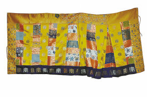 新宁发现乾隆皇帝御赐云锦袈裟