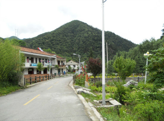 周至厚畛子镇厚畛子镇地处陕西省西安市周至县,太白脚下,黑河源头,与