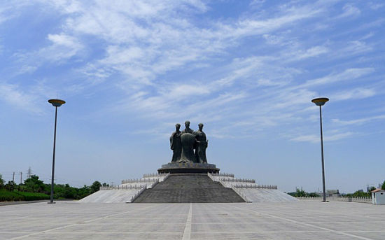 荥阳郑氏三公像(图片来源于网络)