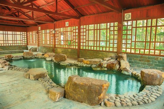 冬天也能让她在水里high翻的汤池温泉