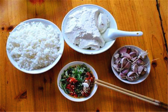 中国 贵州 遵义 正文 虽然店名是豆花饭,但这可是一家实在又好吃的