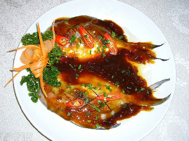 25   鲳鳊鱼,肉质很鲜嫩啊,可以红烧可以油煎可以清蒸