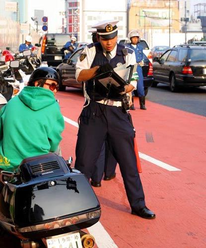 日本交警服装图片