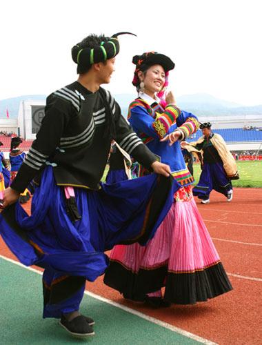 彝族淳朴婚俗:男女同床动口不动手(组图)